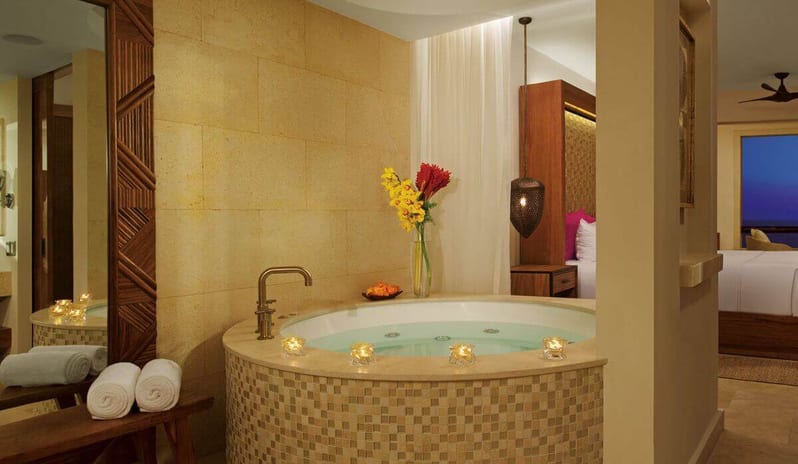 SECRETS AKUMAL PREFERRED CLUB JUNIOR SUITE OCEAN FRONT WASHROOM